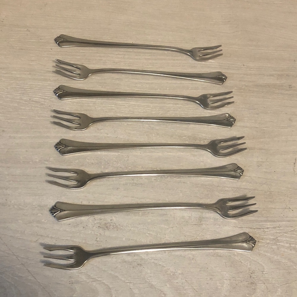 Vintage Oneida 6” Seafood Cocktail Forks Belcourt Set of 8